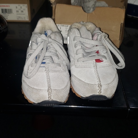 Reebok - Picture 1 of 4